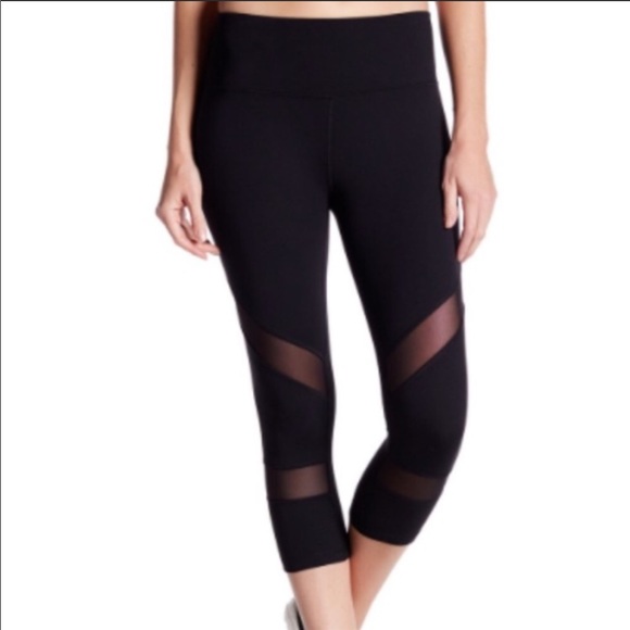 ☀️NWT C&C California mesh insert capri leggings☀️ - Picture 1 of 5